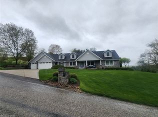 2154 Golf View Dr NE, New Philadelphia, OH 44663