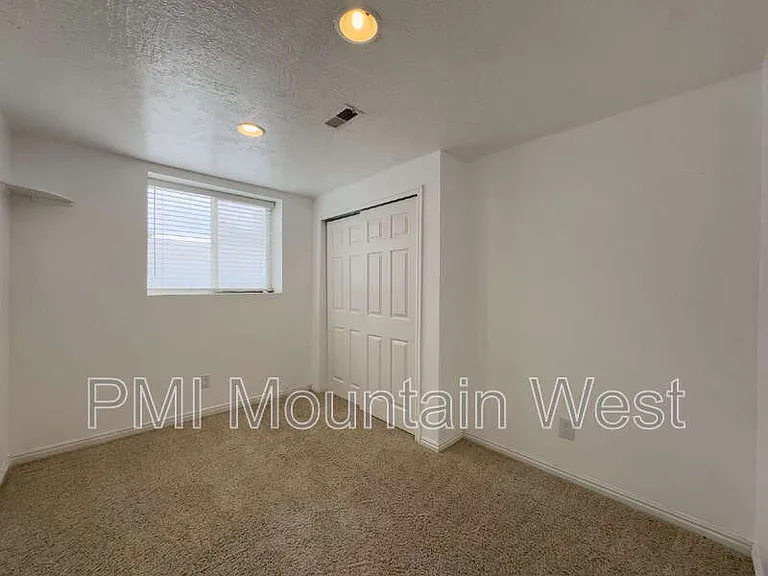 2419 W 1850 N — Photo 36