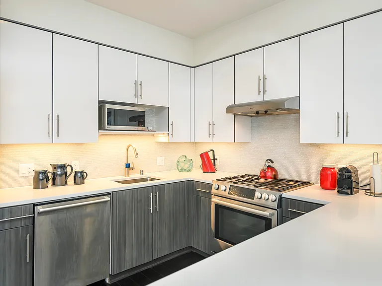 555 Innes Ave #408 — Photo 10