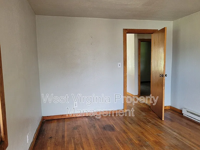2 bed, 1.0 bath, $725 — Photo 4