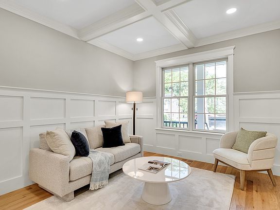 3rd image of 6 Manning St