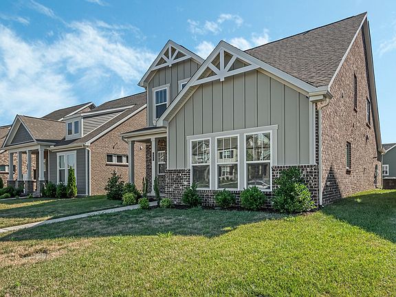 2nd image of 903 Nance Ln