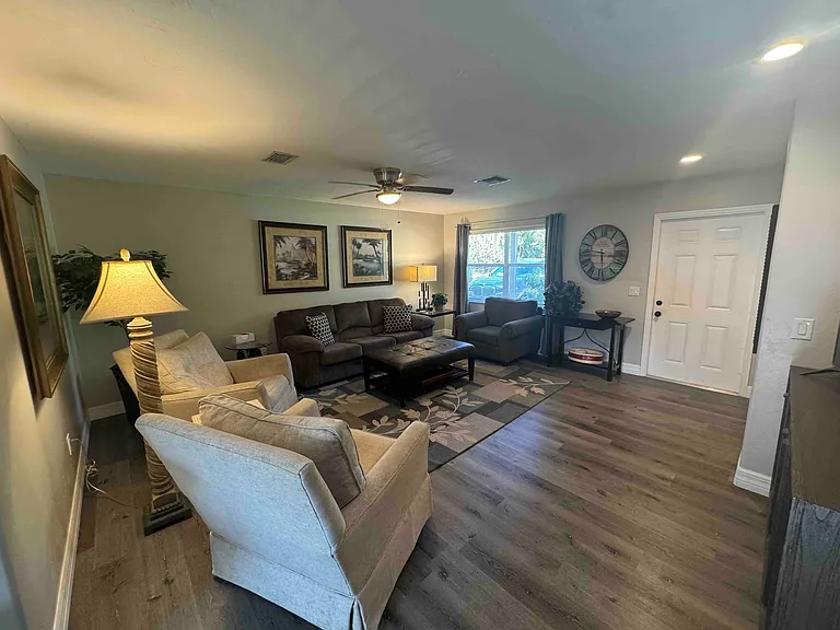 203 Esther St — Photo 11