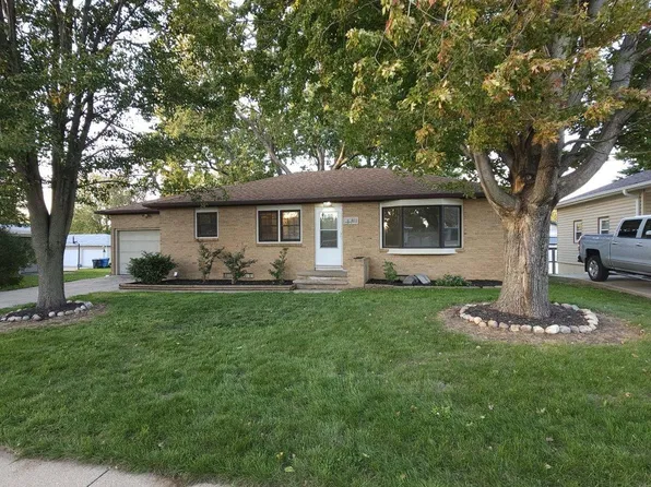 811 3rd St SE, Le Mars, IA 51031