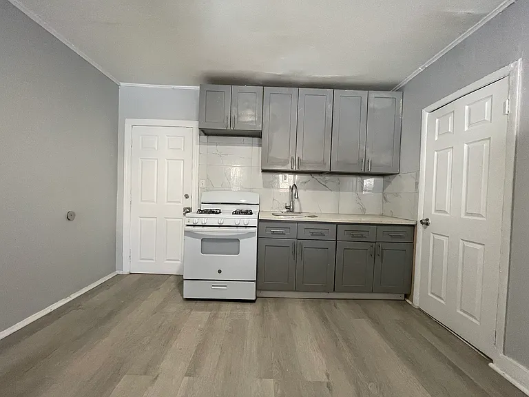 240 Lexington Ave #2 — Photo 2