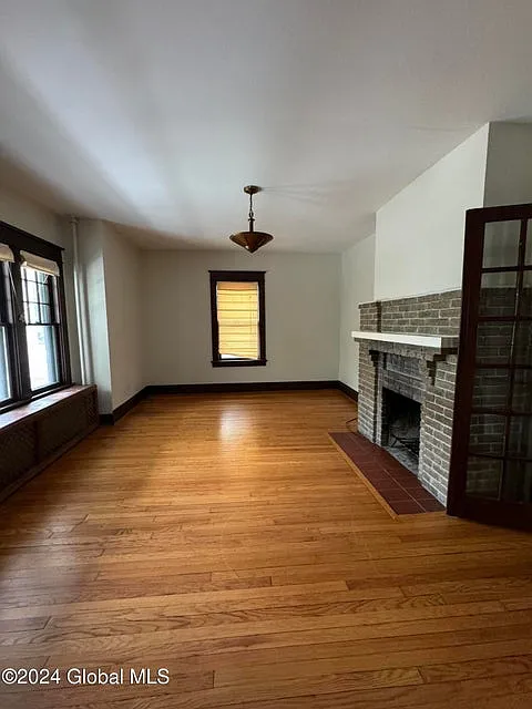 3 bed, 1000 sqft, $2,100 — Photo 4