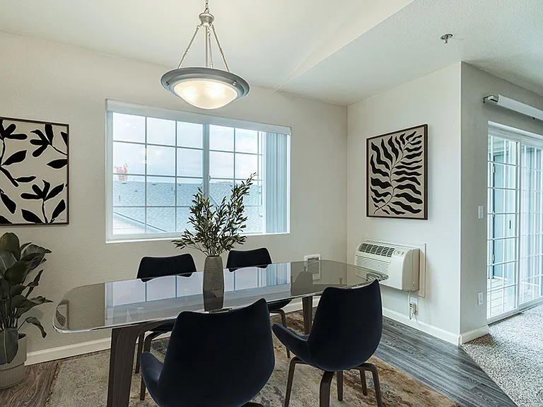 1,2,3-bedroom apartment homes close to everything! — Photo 14