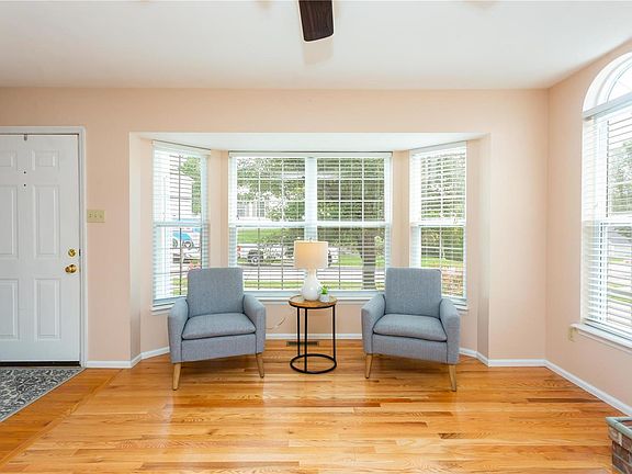 3rd image of 5557 Oakville Heights Ct