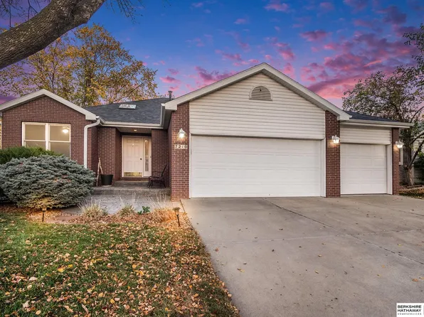 7210 Canyon Rd, Lincoln, NE 68516