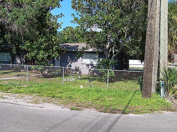 3rd image of 621 37th St W