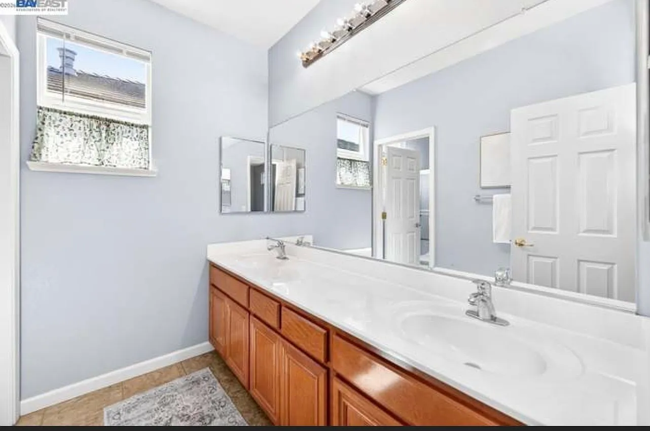 4 bed, 2215 sqft, $1,200 — Photo 4