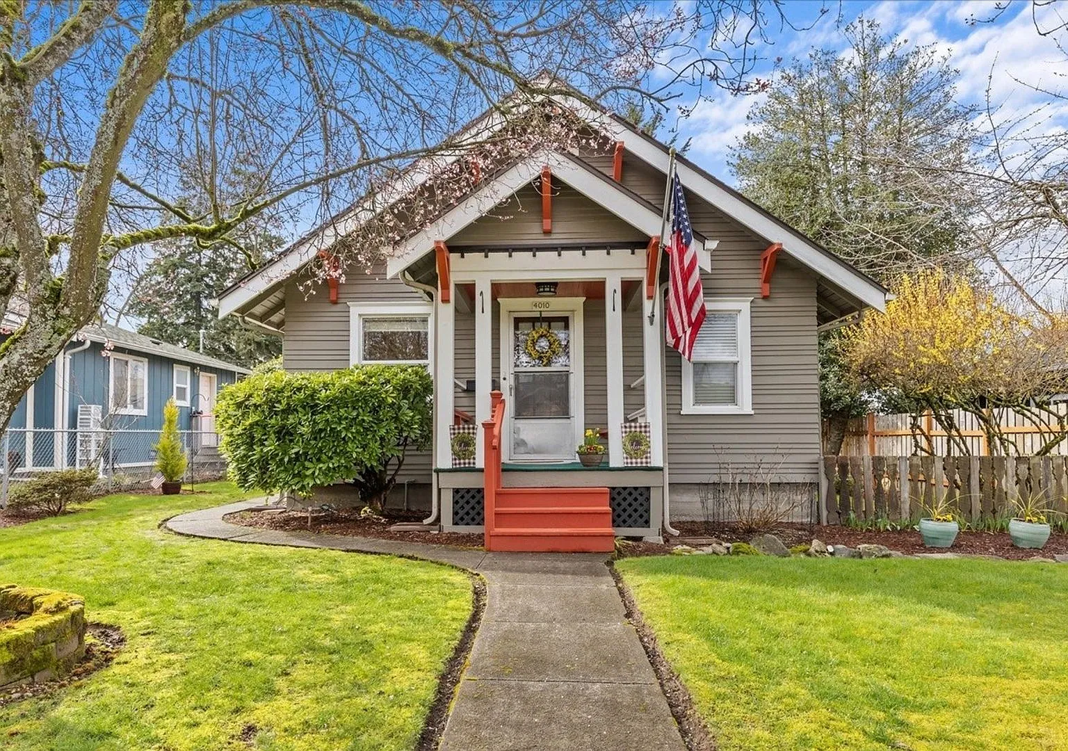 Charming 2 Bedroom Home in Tacoma — Photo 2