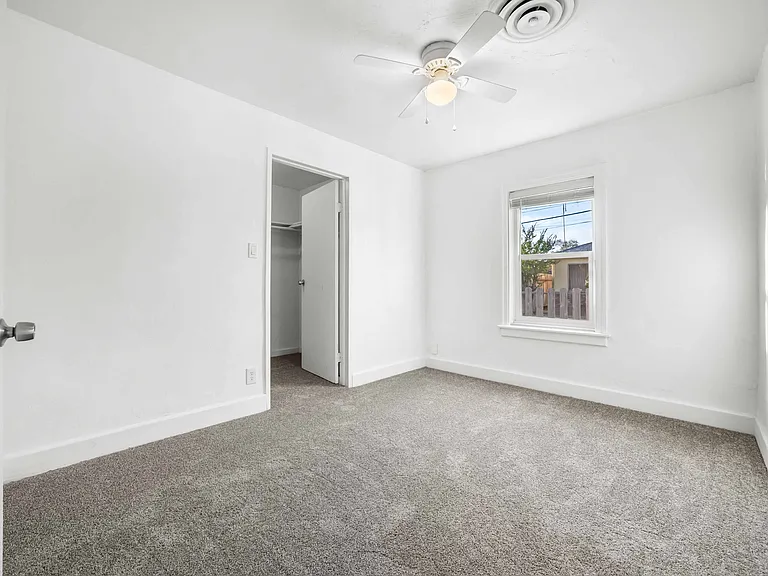 330 W Pinedale Ave — Photo 25