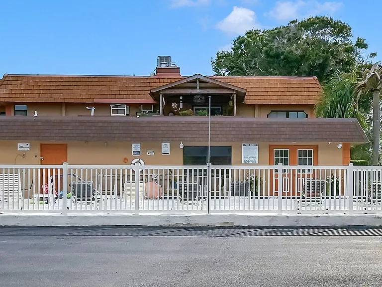 10192 Seminole Island Dr — Photo 29