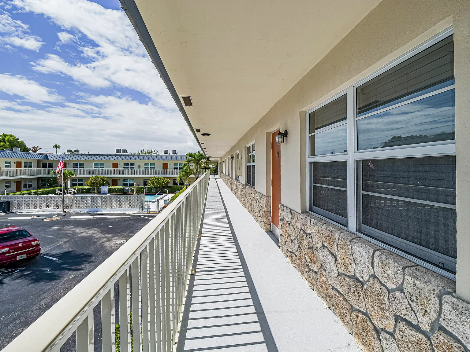2 bed, 2.0 bath, 860 sqft, $1,500 — Photo 3