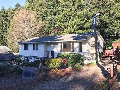 913 NE Lakewood Dr Photo 1