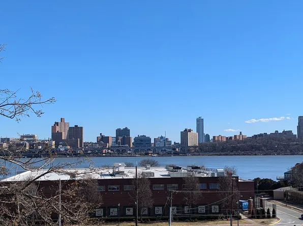 57 Edgewater Place image 1 of 7