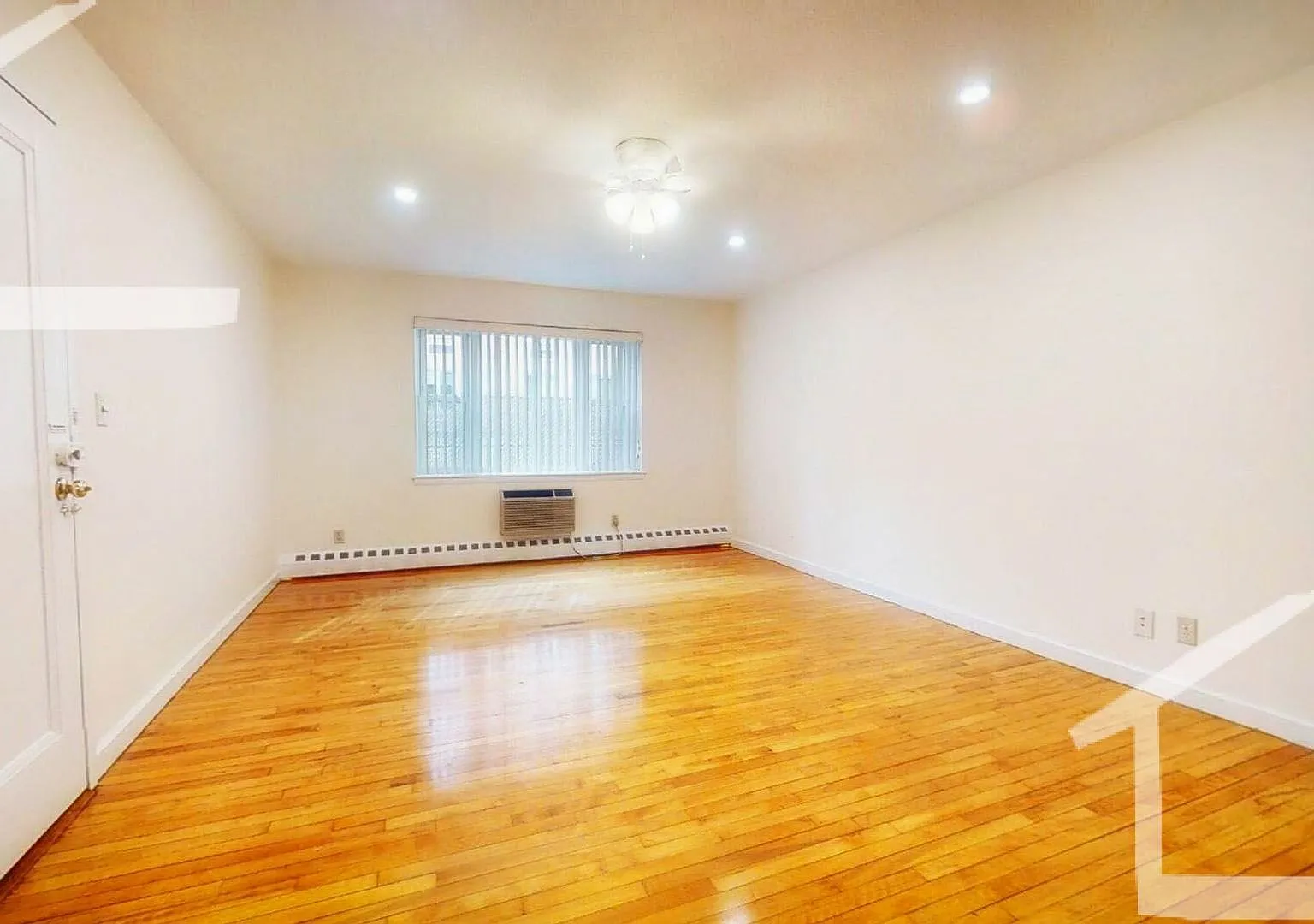 9/1 No Fee! Spacious 2BR near Coolidge Corner, Longwood — Photo 4
