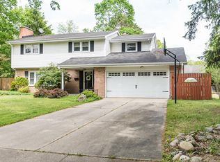 2707 Lomond Dr, Kalamazoo, MI 49008