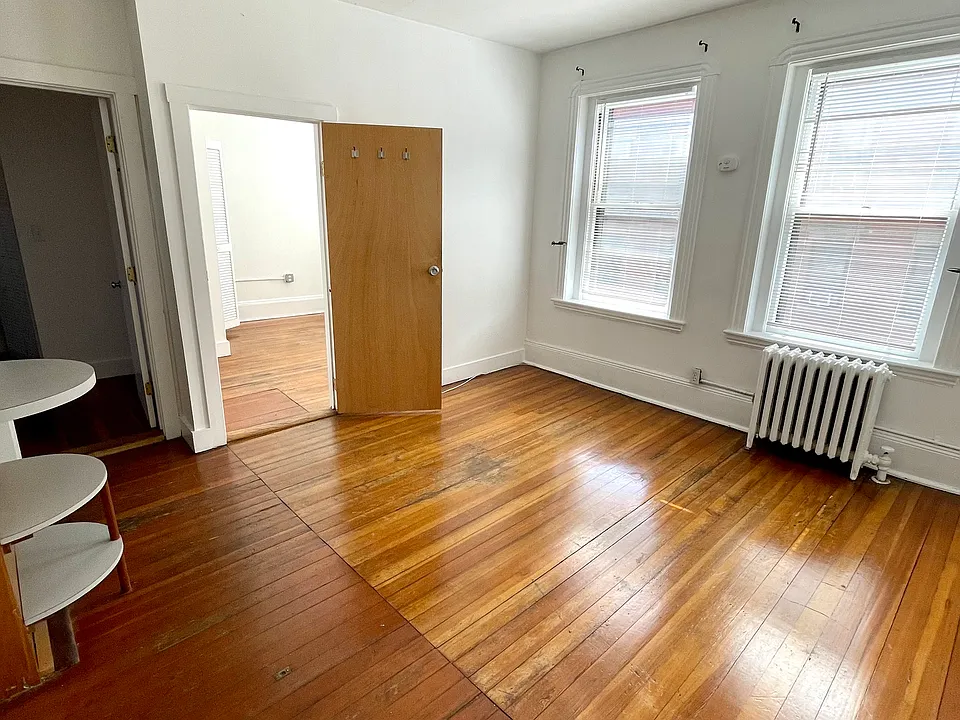 5 Phillips St #4