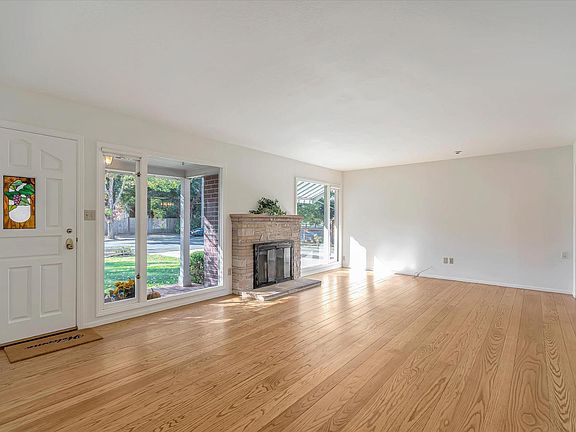 3rd image of 3410 Linda Vista Ave