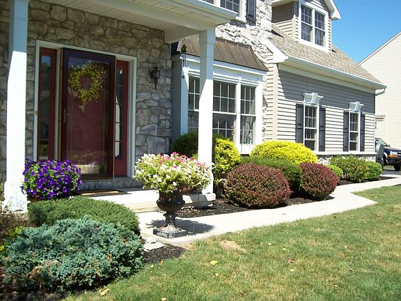 attractive curved sidewalk