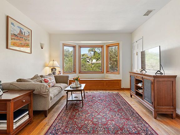 5th image of 2905 Valencia Dr