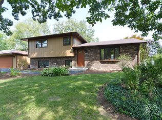 34W610 Colley Dr, St Charles, IL 60174