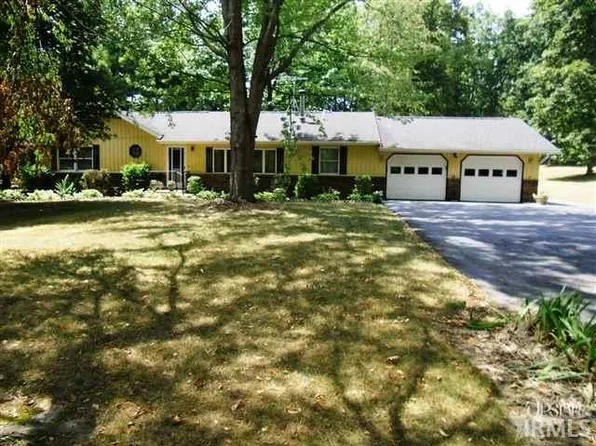 8622 E Circle Dr, Kendallville, IN 46755