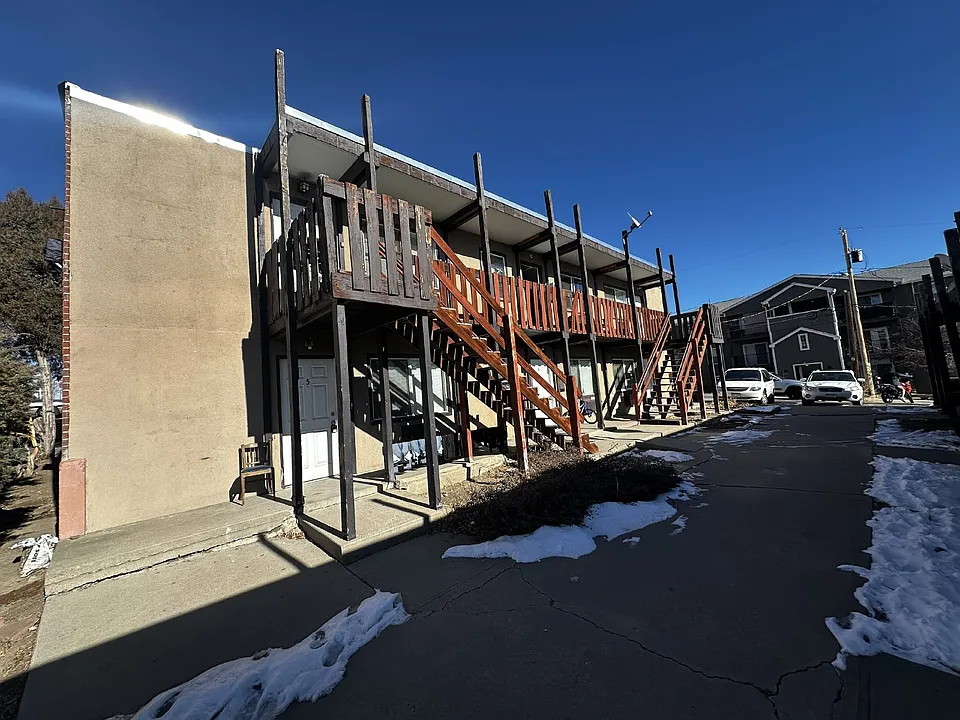 1230 Winona Ct #4