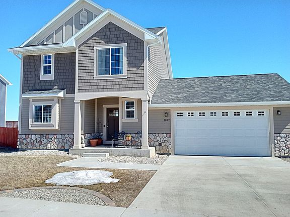 2nd image of 1822 Lookout Point Dr