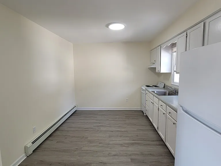8 William St #2 — Photo 3