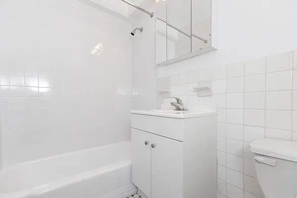 Rented by Stonehenge NYC LLC | media 10