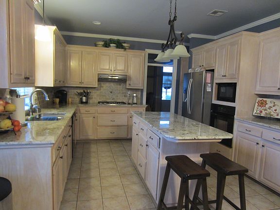 2nd image of 102 Shelburne Cir