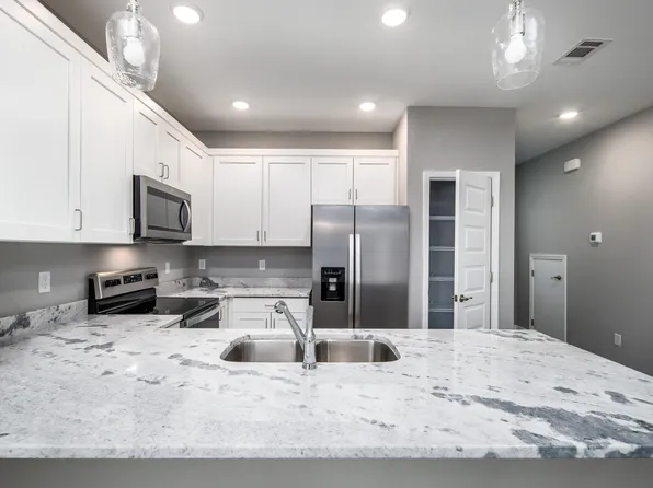 959 Skylark Rd, Mary Esther, FL 32569