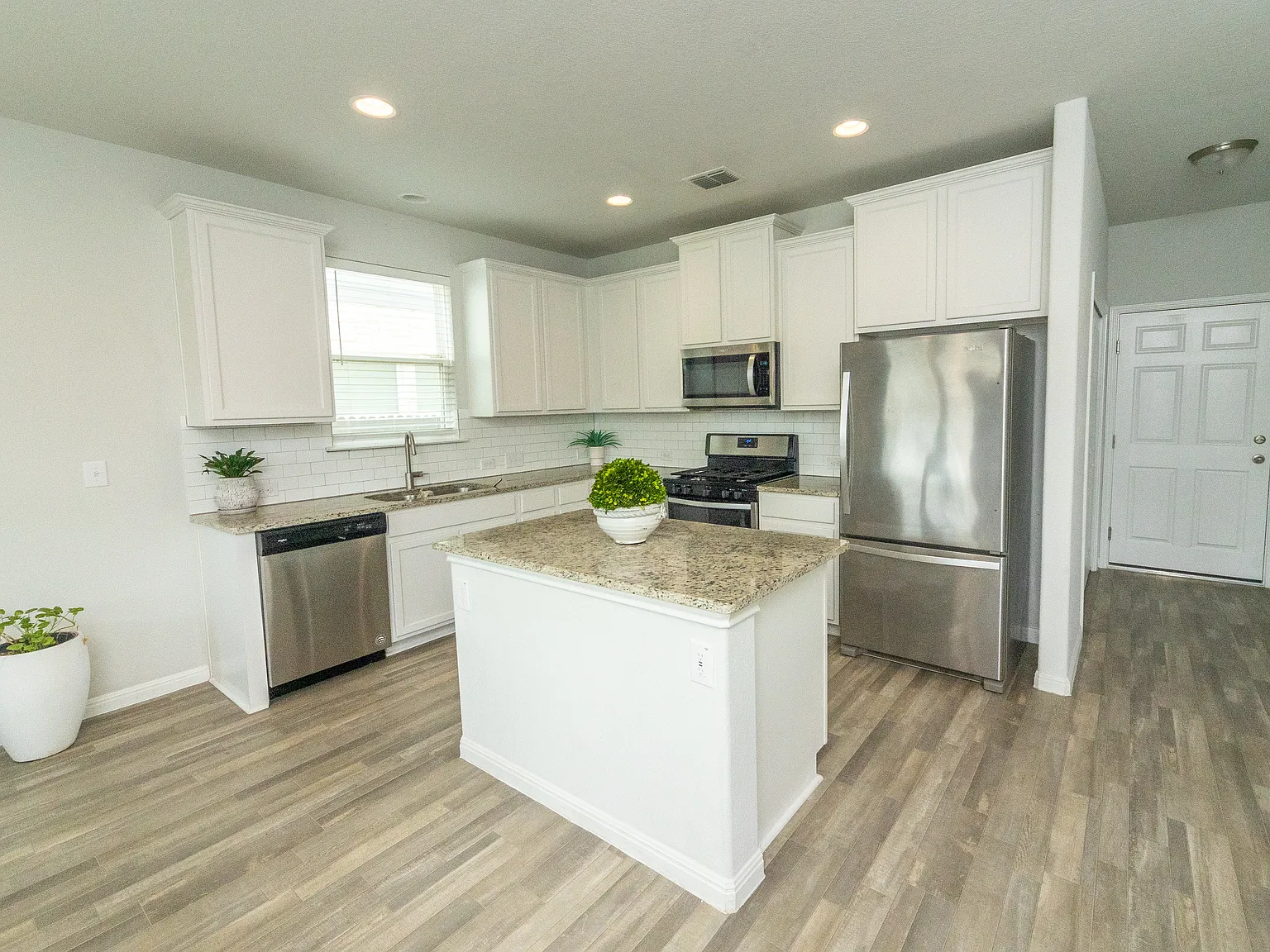 3 bed, 2.5 bath, 1667 sqft, $2,275 — Photo 4