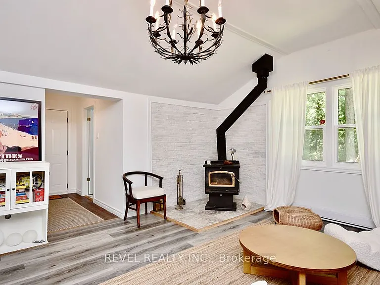 39 Domar Rd — Photo 3