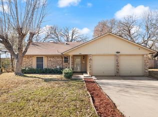 113 Pecan St, Azle, TX 76020