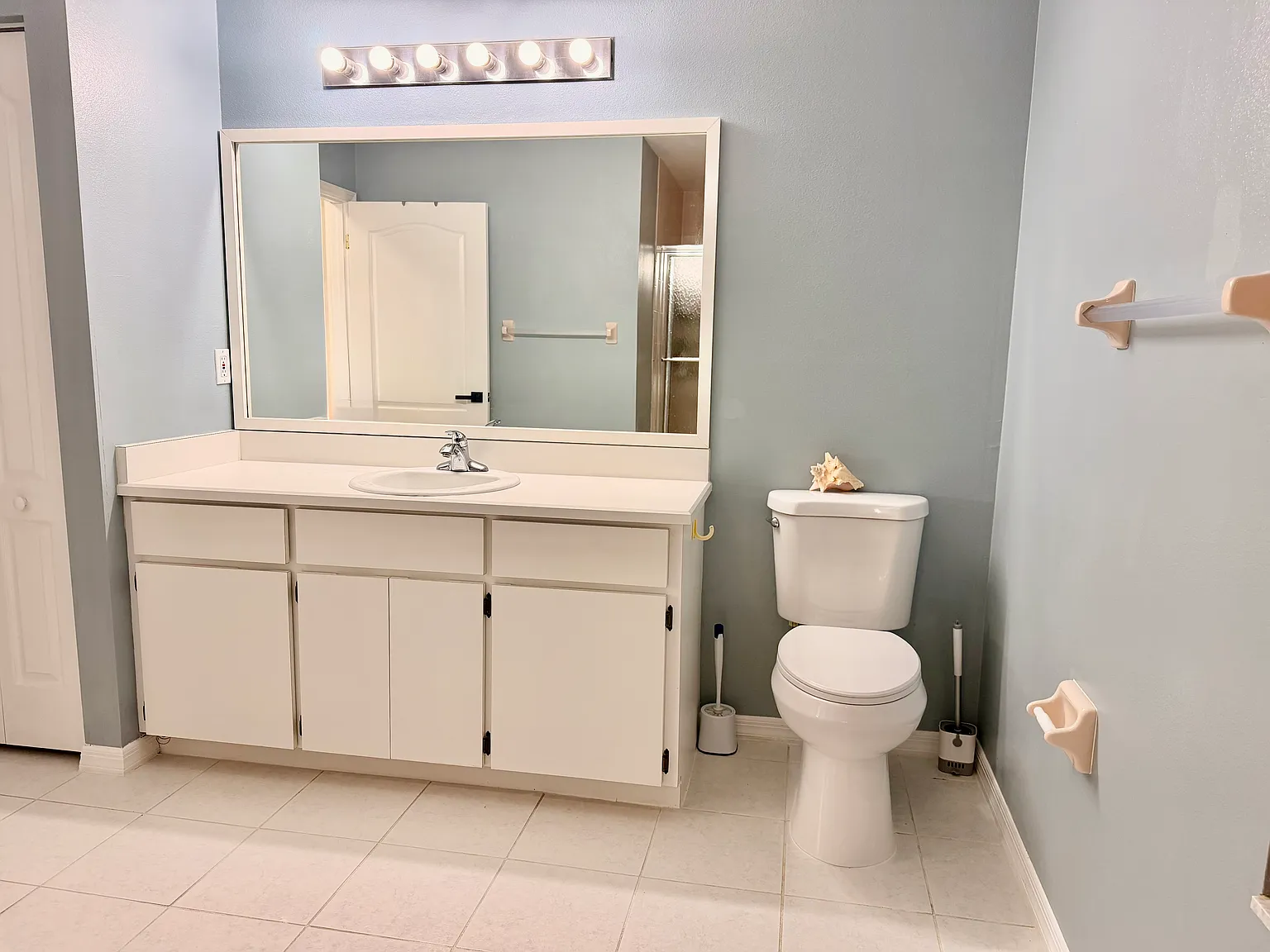 3 bed, 1737 sqft, $2,300 — Photo 4