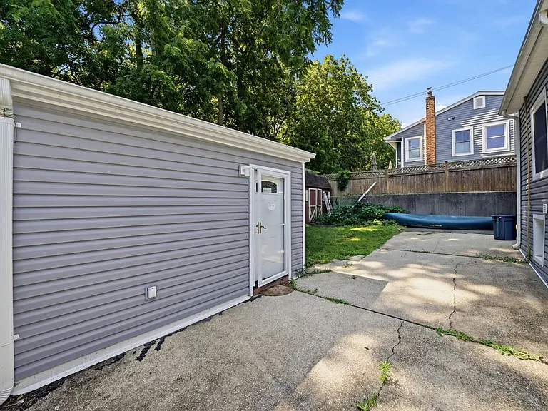 143 Walnut Rd #B — Photo 3