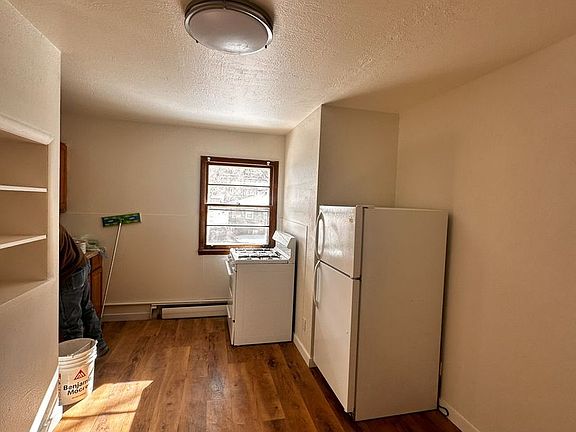 5th image of 2321 Blake Ave #3