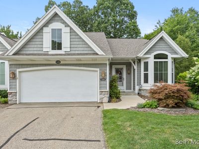 2482 Summit Ridge Dr NE, Grand Rapids, MI, 49505