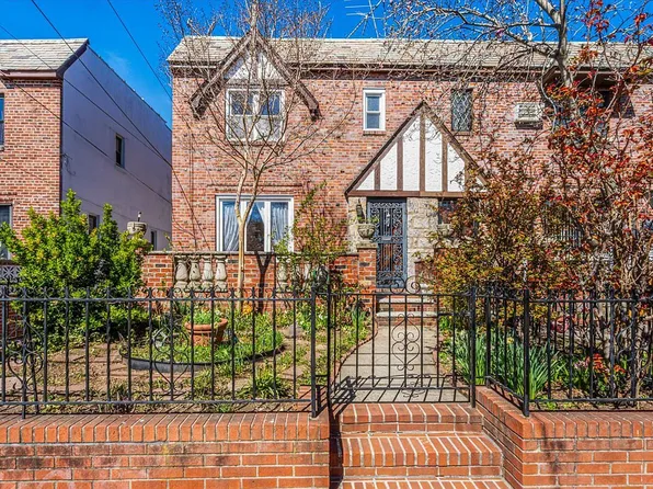 2566 47th St, Astoria, NY 11103