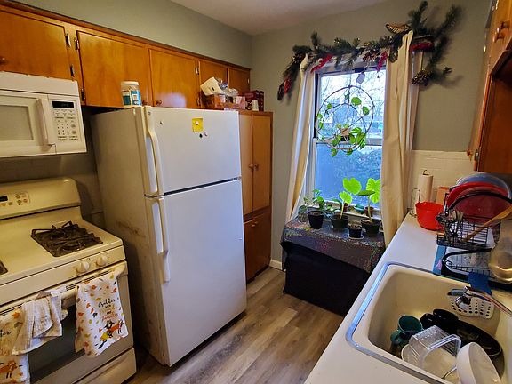 2nd image of 680 Wellwood Ave #5