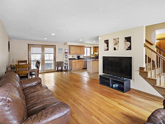 4th image of 10 Oconnor Dr