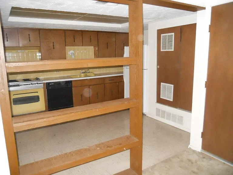 2006 W 27th St #3 — Photo 2