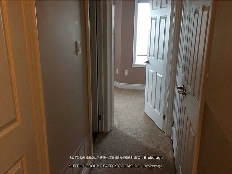 613 Dundas St W #2 — Photo 13