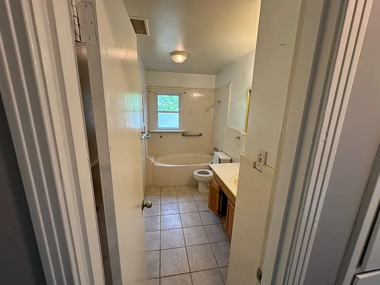 2417 Orange St — Photo 4