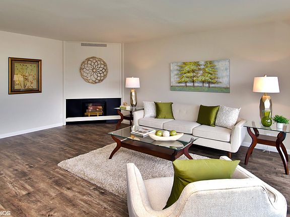 Living room (comes unfurnished)