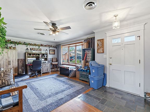4th image of 6837 Willoughby Ct